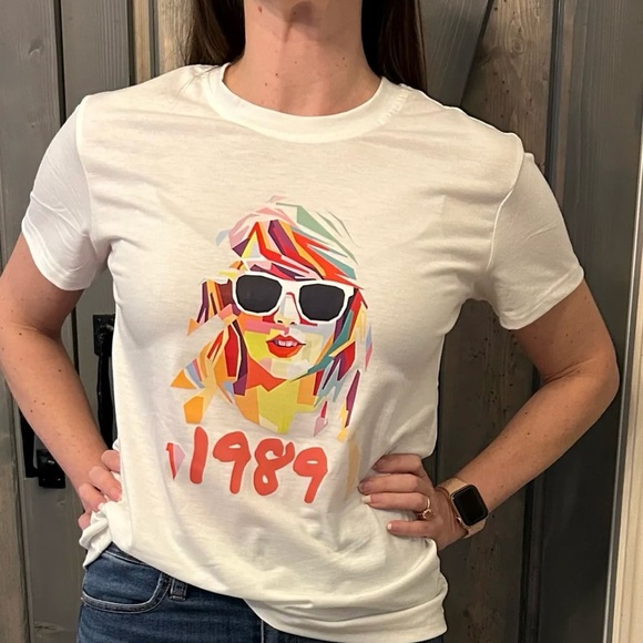 Taylor Swift Graphic Tee. New. S, M, L, XL - Picture 1 of 5